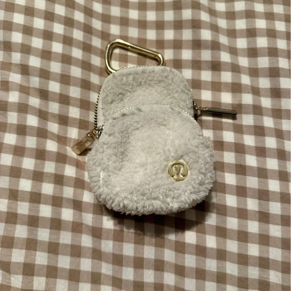 Lululemon nano clip on backpack Fleece light ivory - Picture 1 of 3